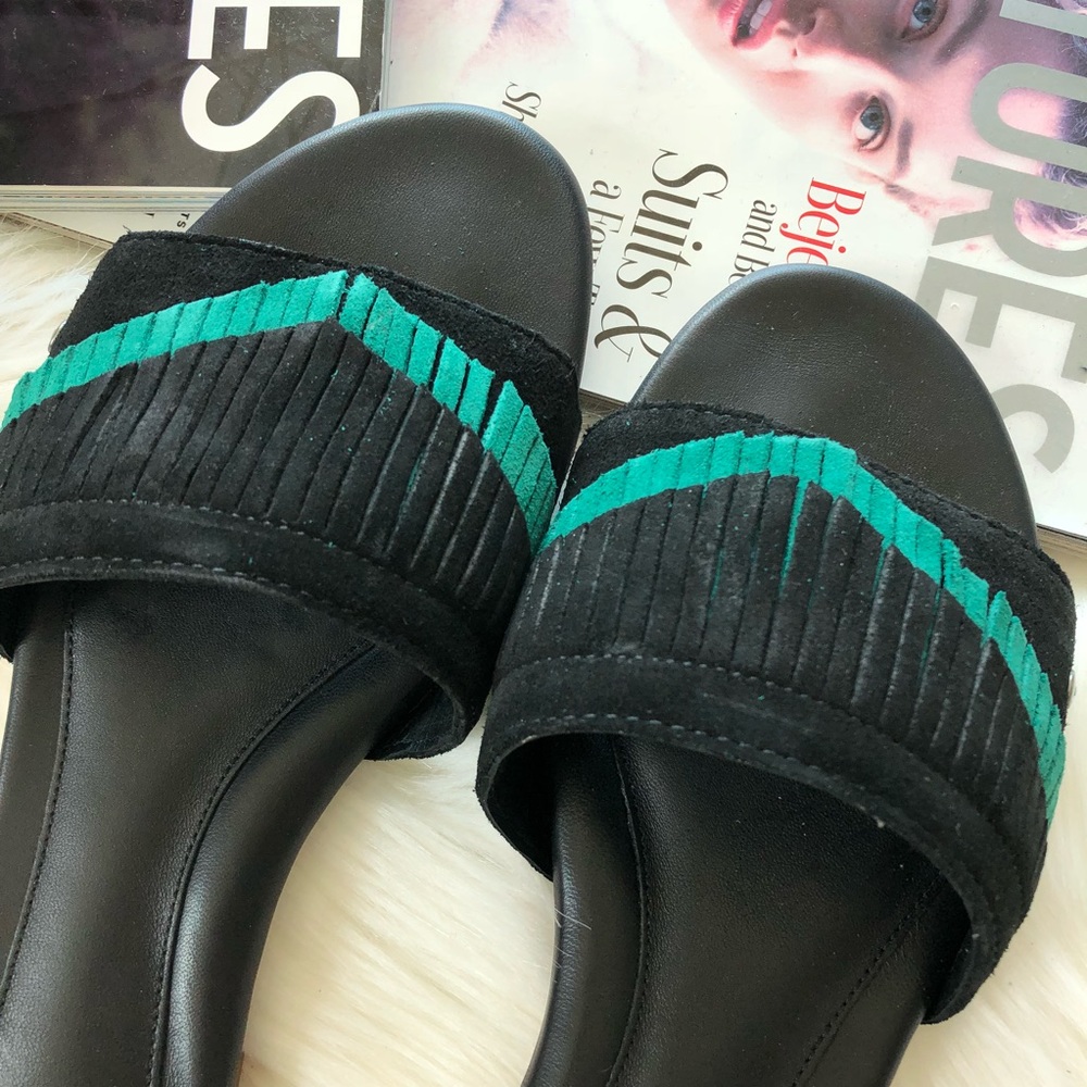 UGG Fringe Thong Sandals - Picture 4 of 7